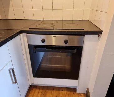 6 Bed Room - Photo 4