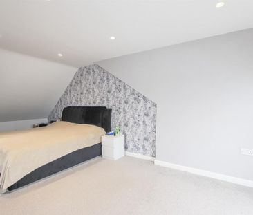 4 bedroom end of terrace house to rent - Photo 3