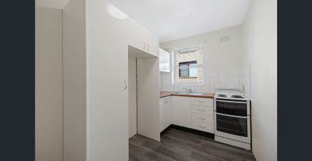 Large 2 bedroom unit - Photo 3
