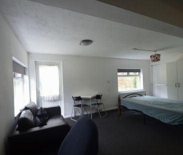 1 bedroom Property to rent - Photo 2