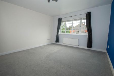 4 bedroom detached house to rent - Photo 3