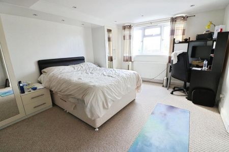 4 bedroom terraced house to rent - Photo 4