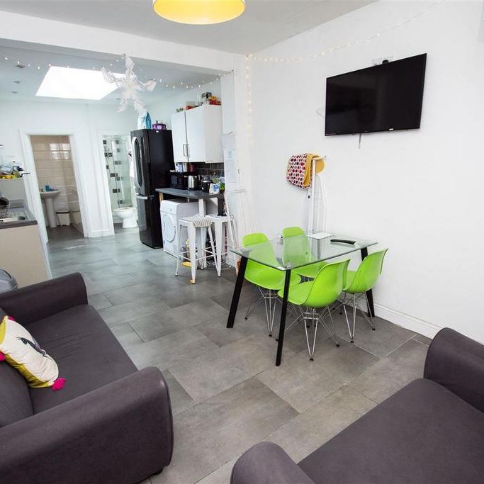 5 bedroom apartment to rent - Photo 1