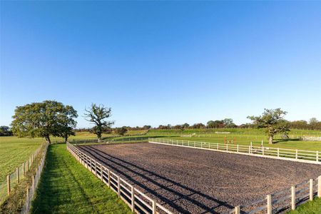 Luxury barn conversion with superb equestrian facilities - Photo 2