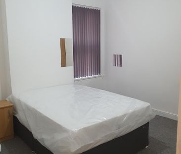 5 bedroom semi-detached house to rent - Photo 4