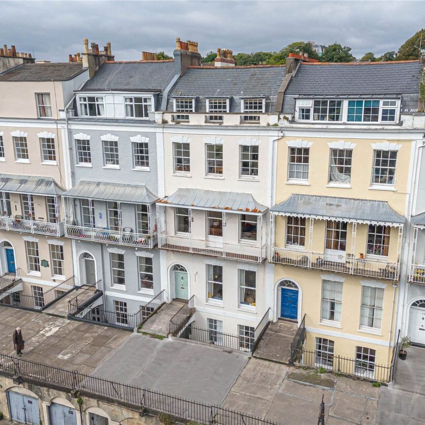 Royal York Crescent, - Photo 1