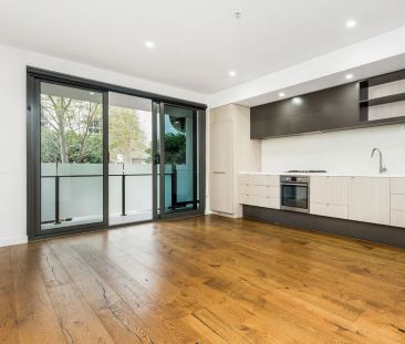 Prime West Melbourne Living Just One Stop from the CBD - Photo 4