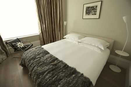 CALL FOR AVAILABILITY A unique and stylish one bedroom apartment of approximately 677 square feet. - Photo 4