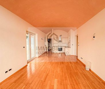 Trilocale piazzetta Franz Innerhofer 8, Centro, Bolzano - Photo 3