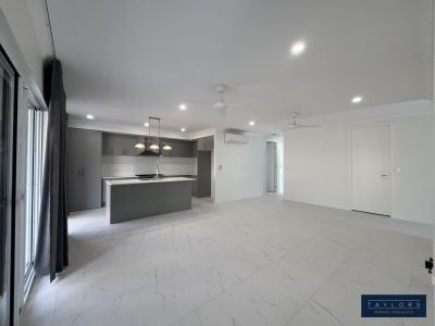 Brand New Luxury Home with Pool in Cannonvale! - Photo 1