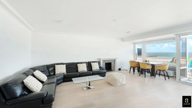 ongemeubeld 3-slaapkamerappartement op de Zeedijk te Zoute - Photo 1