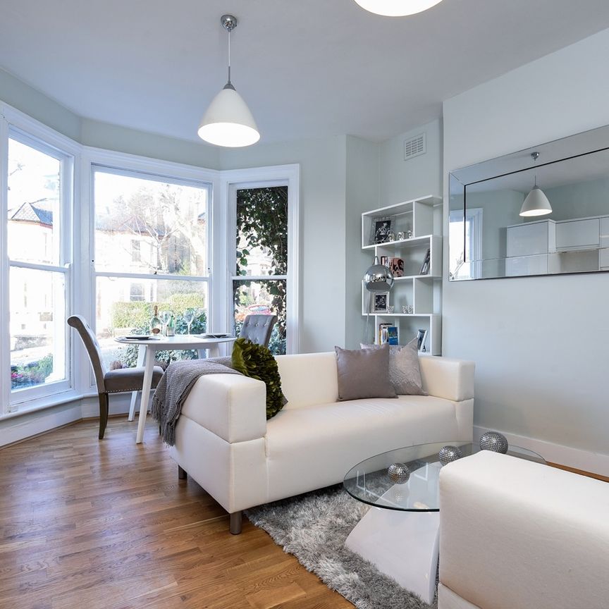 1 Bed Flat, Pepys Road, SE14 - Photo 1