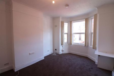 4 bedroom terraced house to rent - Photo 2
