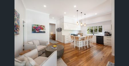 East Toowoomba – Spacious with Versatile Floorplan PLUS Inground Pool - Photo 2