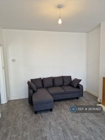 3 bedroom detached house to rent - Photo 3