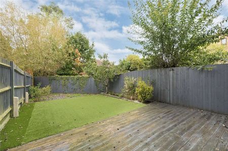 Modern four bedroom home with a private garden and garage within close proximity to Walton-On-Thames and Hersham. - Photo 5