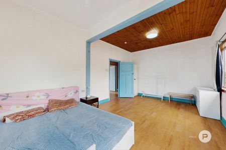 Big on Space, Big on Comfort — 8 Bedroom Family Home - Photo 3