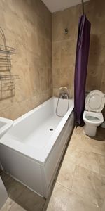 2 Bed Flat, High Street Colliers Wood, SW19 - Photo 4