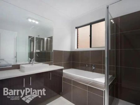“Contemporary Family Living in a Prime Pakenham Location” - Photo 4