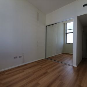 Modern 2 bedroom apartment for lease close to all amenities - Photo 3