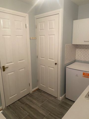 1 Bed Flat, Rothesay Court, SE6 - Photo 5