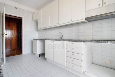 Apartamento T2 na Rua da Alegria junto ao Metro dos Combatentes - Photo 4