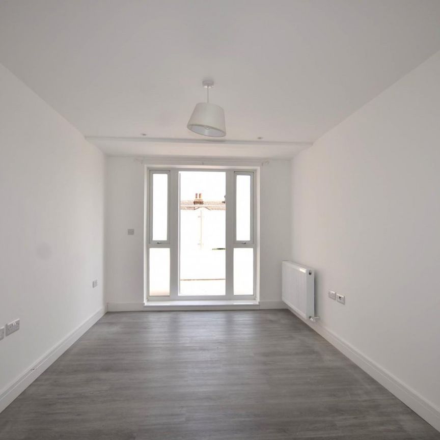 2 bedroom Flat To Let - Photo 1