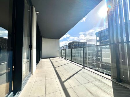 Fully Furnished |Modern Elegance & Elevated Comfort in the Heart of Mascot - Photo 2