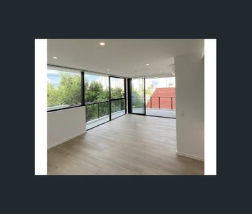 Elevated Coastal Living in the Heart of Surfers Paradise - Photo 1