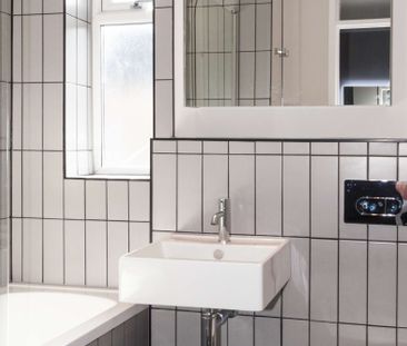 Beautifully renovated house on Coburn Street with top design - Photo 6