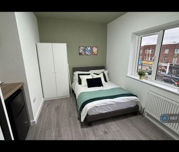 1 bedroom in a flat share to rent - Photo 3