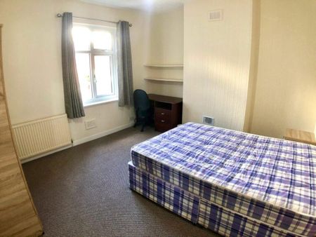 4 bedroom terraced house to rent - Photo 5