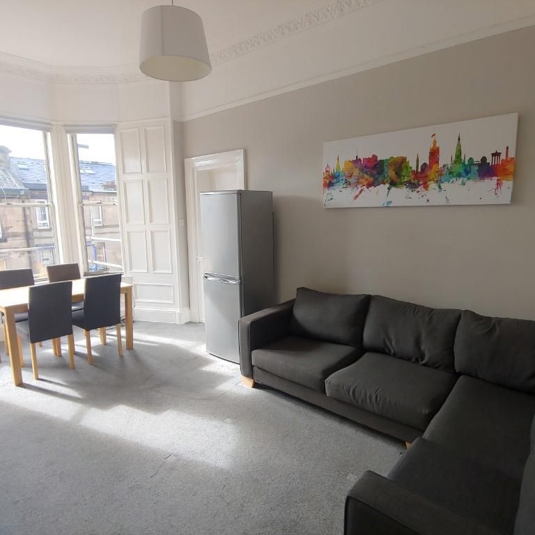 3 bedroom flat to rent - Photo 1