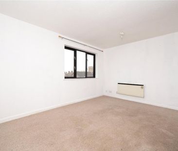 2 bedroom semi-detached house to rent - Photo 2