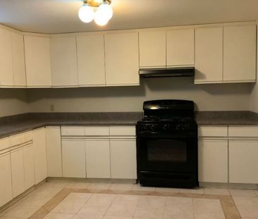 For Lease - 89 Bond Crescent, Richmond Hill, Ontario - Photo 3