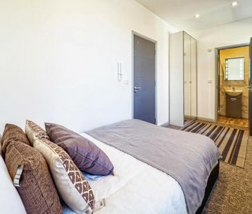 1 bedroom in a house share to rent - Photo 2
