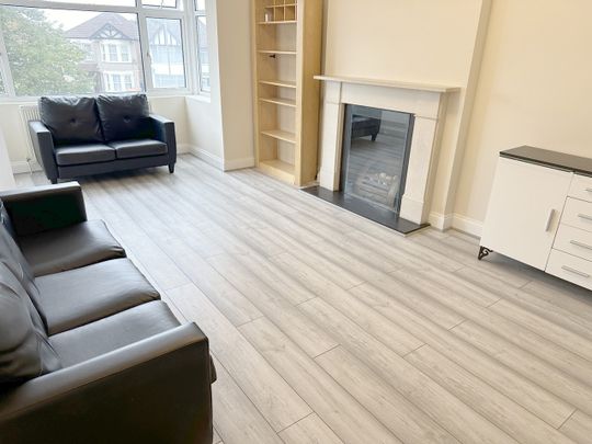 2 Bed Flat, Audley Road, NW4 - Photo 1