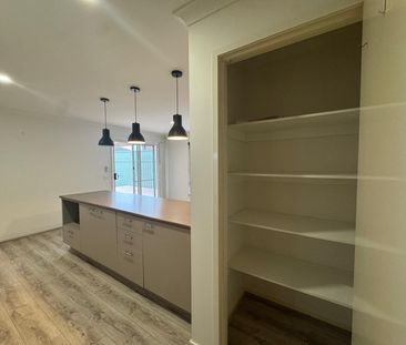 Modern & Spacious! - Photo 5