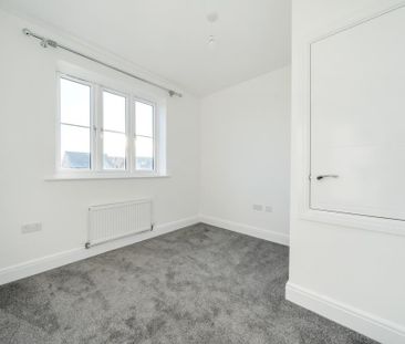 4 bedroom detached house to rent - Photo 3