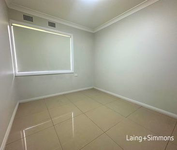 Charming three-bedroom family home in convenient location - Photo 6