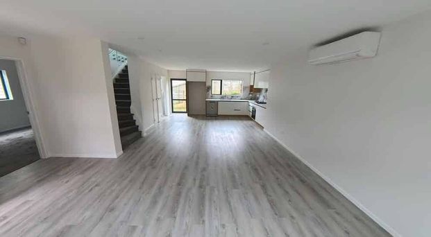 Modern Four-Bedroom Home, close to Westgate Mall - Photo 1