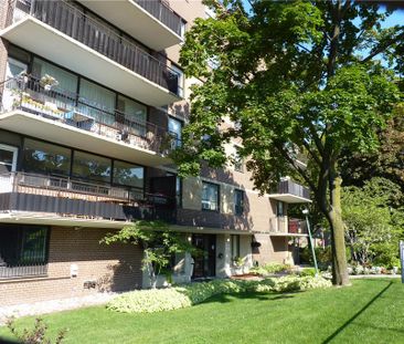 11 Gulliver Road, Toronto, ON M6M 2M3 - Photo 2