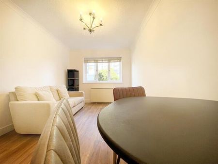 Queens Court, Bridge Street - Photo 3