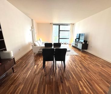 2 Bed Flat, Discovery Dock Apartments West, E14 - Photo 2