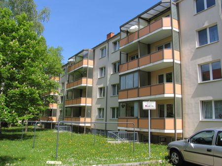 In ruhiger Seitenstraße gelegene 3-Raum-Wohnung mit Balkon - Photo 2