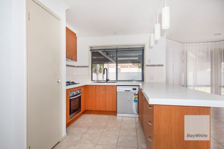 Spacious 3-Bedroom Family Home in a Prime Location! - Photo 4