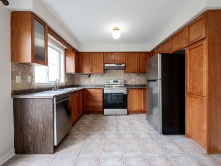 For Lease - 48 Dylan Street, Vaughan, Ontario - Photo 5