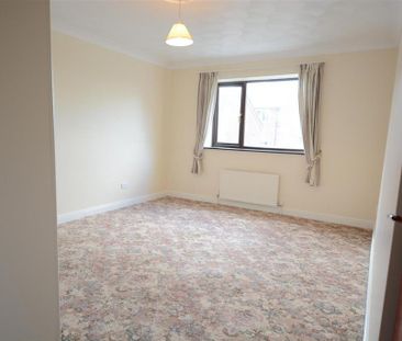 5 bedroom detached house to rent - Photo 3
