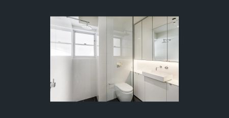 Harbourfront Living with Iconic Views | 2 Bed + Parking - Photo 4