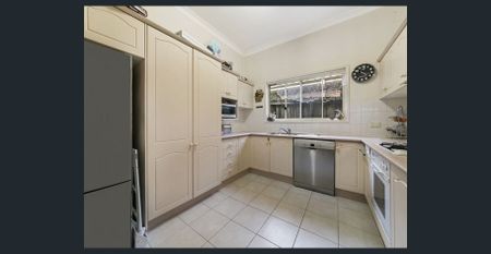 Single Level Villa In Boutique Complex - Photo 4